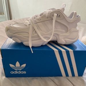 Adidas tephra runner